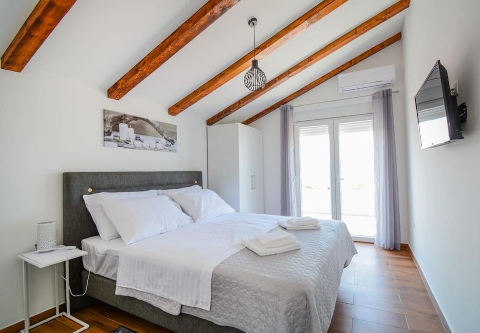 Villa With Amazing View And A Private Pool, Susnjar 1 Krusevo  Luaran gambar