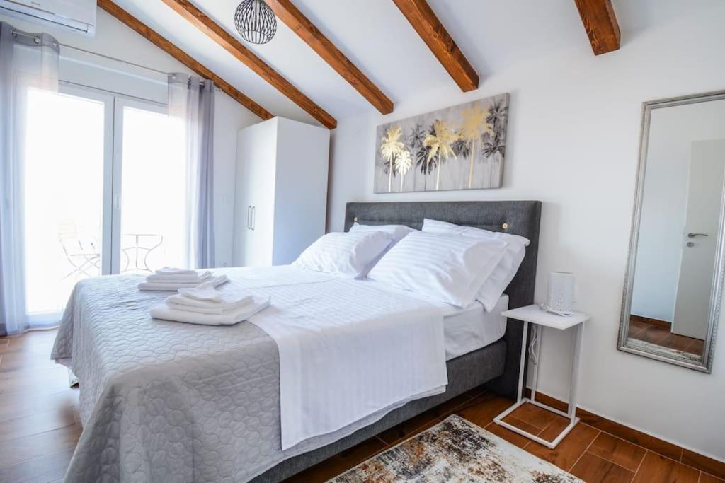 Villa With Amazing View And A Private Pool, Susnjar 1 Krusevo  Luaran gambar